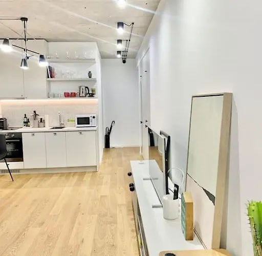 Urban Spaces 3 Victoriei New Building With Parking And Security Apartman Bukarest