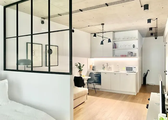 Urban Spaces 3 Victoriei New Building With Parking And Security 부쿠레슈티